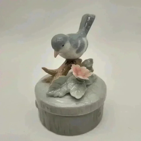 Sweet 4 1/2" Tall Ceramic Bird On Branch With‎ Flower Trinket Box Price Products - Picture 1 of 7
